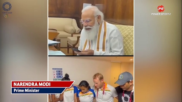 Tokyo Olympics : PM Narendra Modi consoles women's hockey team